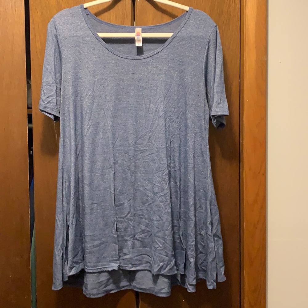 Used LuLaRoe top. Size Medium but runs large. I usually wear an XL & it fits me.